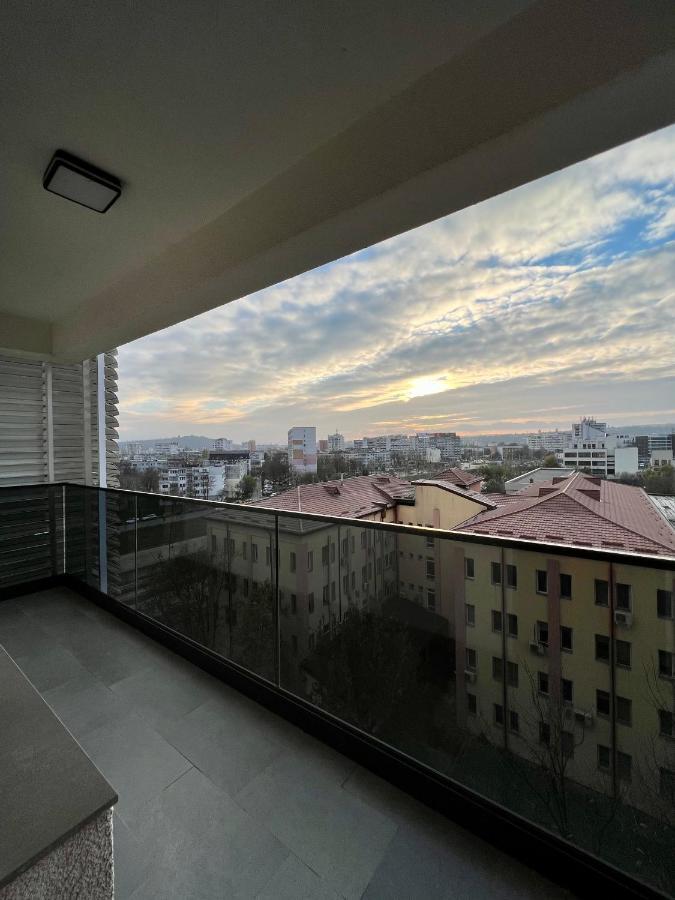 Nivas Apartments-Palace Of Culture Яш Екстериор снимка
